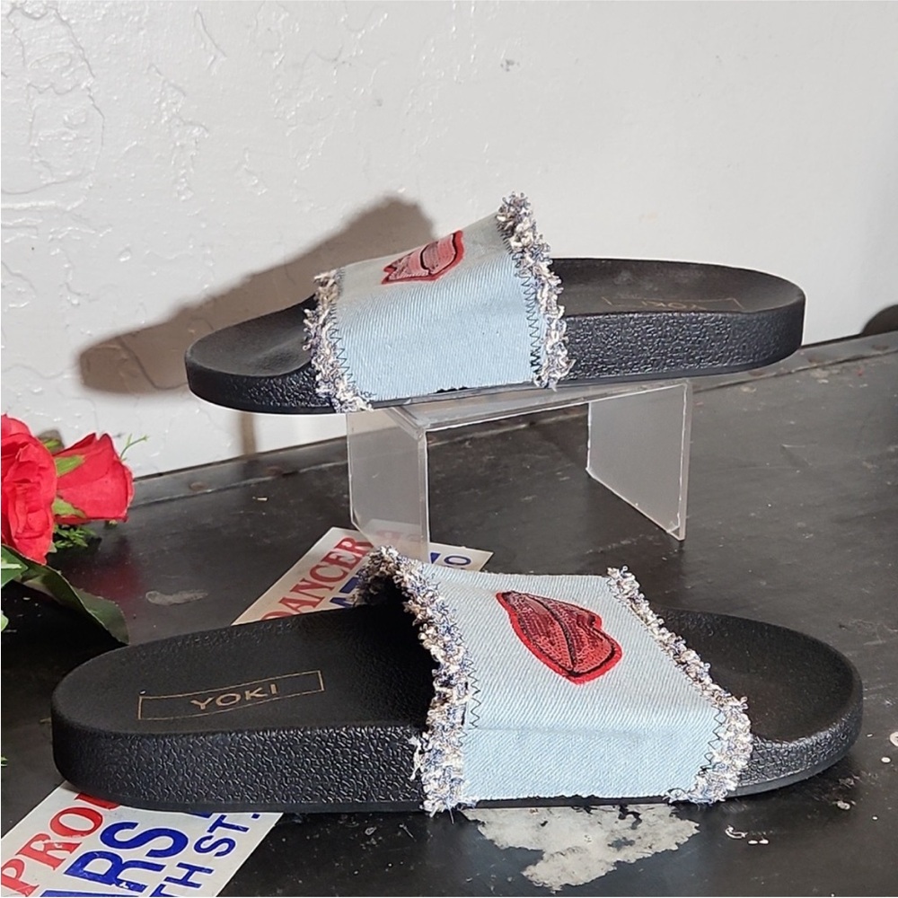 Yoki Blue Denim Frayed Slide Sandal Chic Whimsical Red Sequin Lip Design NWT S-9 - Picture 15 of 16